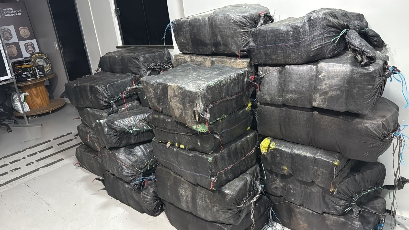 Três colombianos e um peruano são presos com 1,5 tonelada de drogas no Rio Solimões