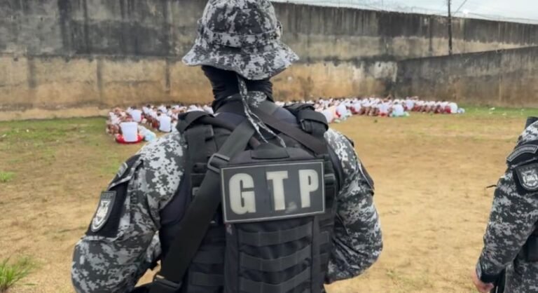 Polícia muda presos de celas durante operação contra o domínio de facções em presídio do Amapá