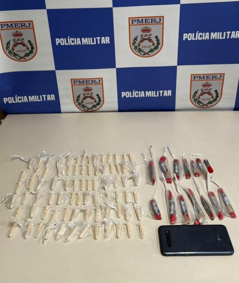 Jovem é preso por tráfico de drogas em Barra Mansa; Adolescente é apreendida na ação