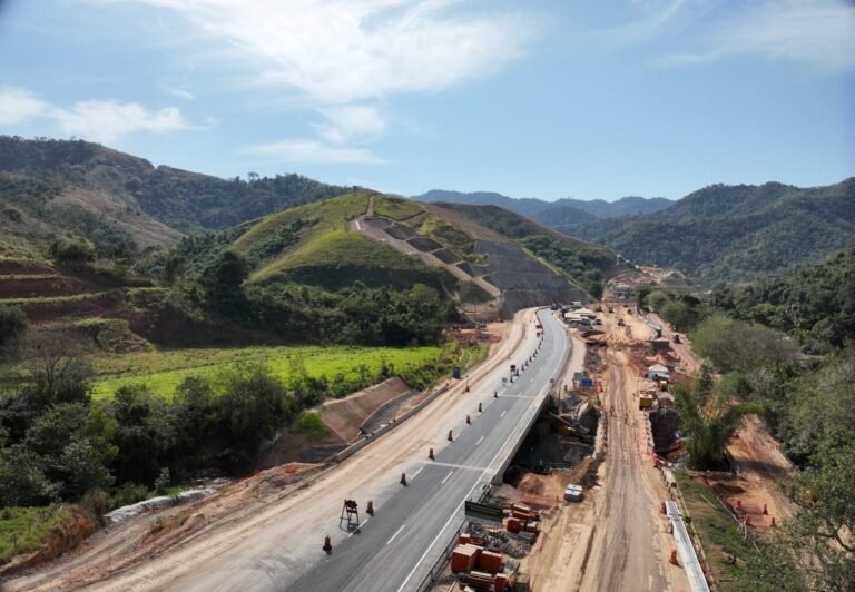 Pista de subida da Serra das Araras será interditada nesta quarta-feira para novas detonações de rochas