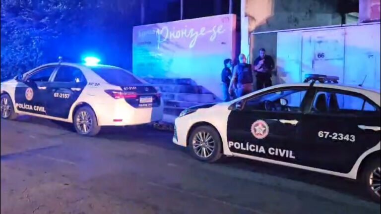 Dois homens são presos por suspeita de envolvimento em assalto que fez mãe e avós de Flávio Bolsonaro reféns em Resende