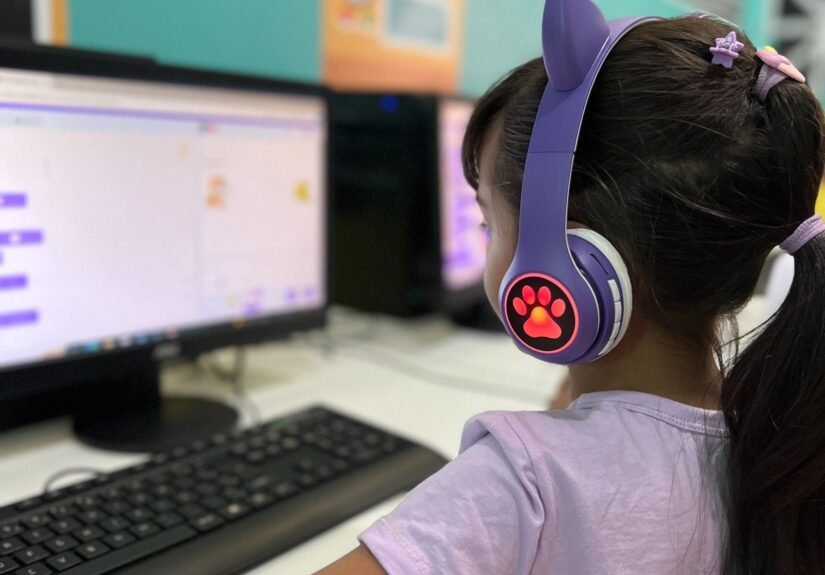 Cursos gratuitos de criação de games são ofertados para meninas de escolas públicas do AM; veja como participar