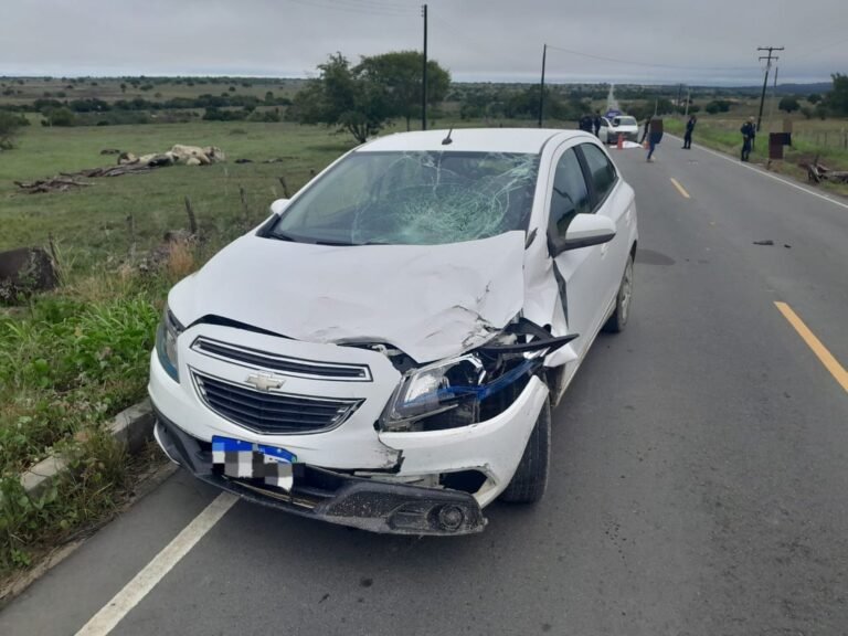 Duas pessoas morrem e condutor é encaminhado à delegacia após acidente de trânsito em Poço Verde