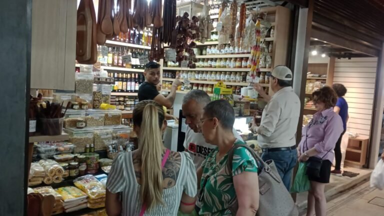 Após atrasos e dois anos de reforma, Mercadão de Campinas reabre com 80% dos boxes e retorno gradativo