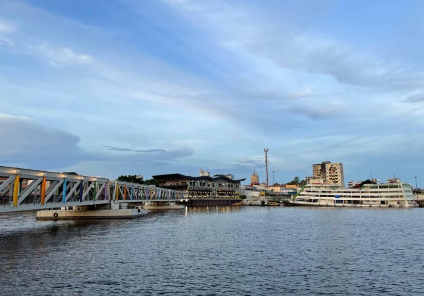 Mesmo na seca, Rio Negro está 7 metros acima do nível de 2024 em Manaus