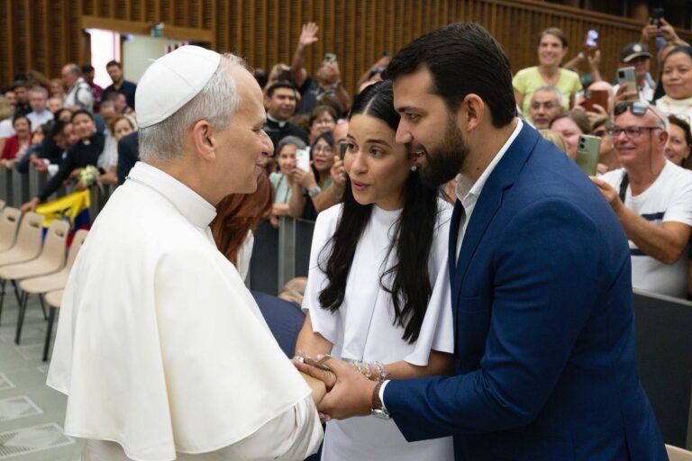 'Pediu para seguirmos firmes na oração', relata casal piauiense após receber bênção do papa Leão XIV