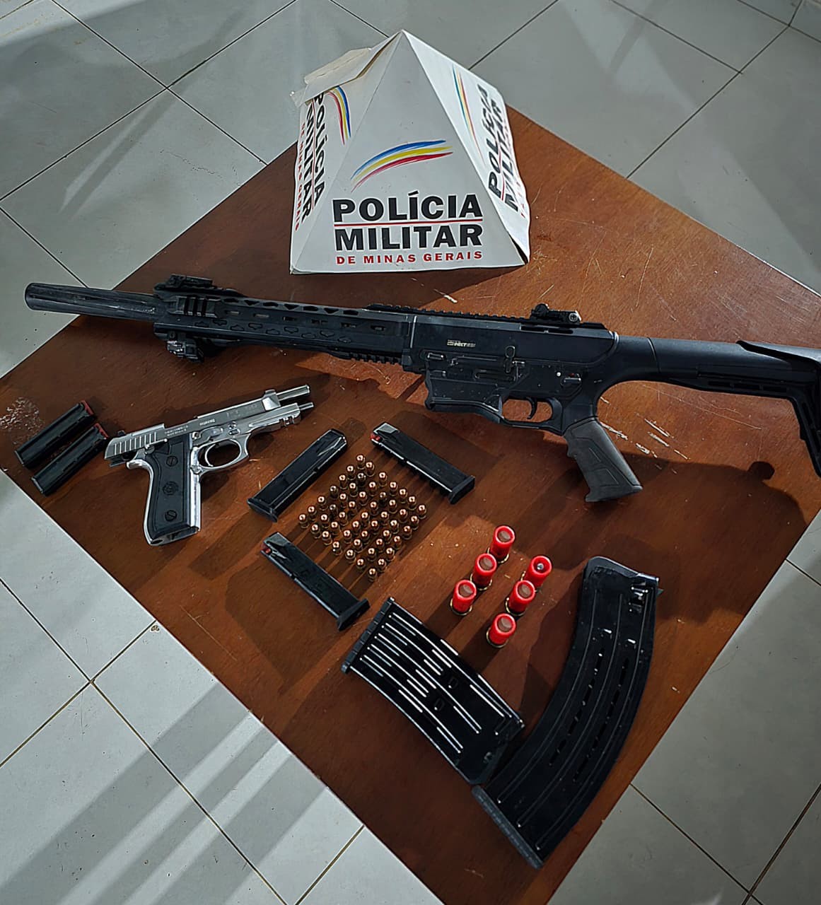 'Não sei como foi parar lá', diz homem preso com pistola escondida em Periquito