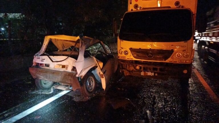 Acidente entre carro e caminhão deixa homem ferido na Via Dutra, em Resende